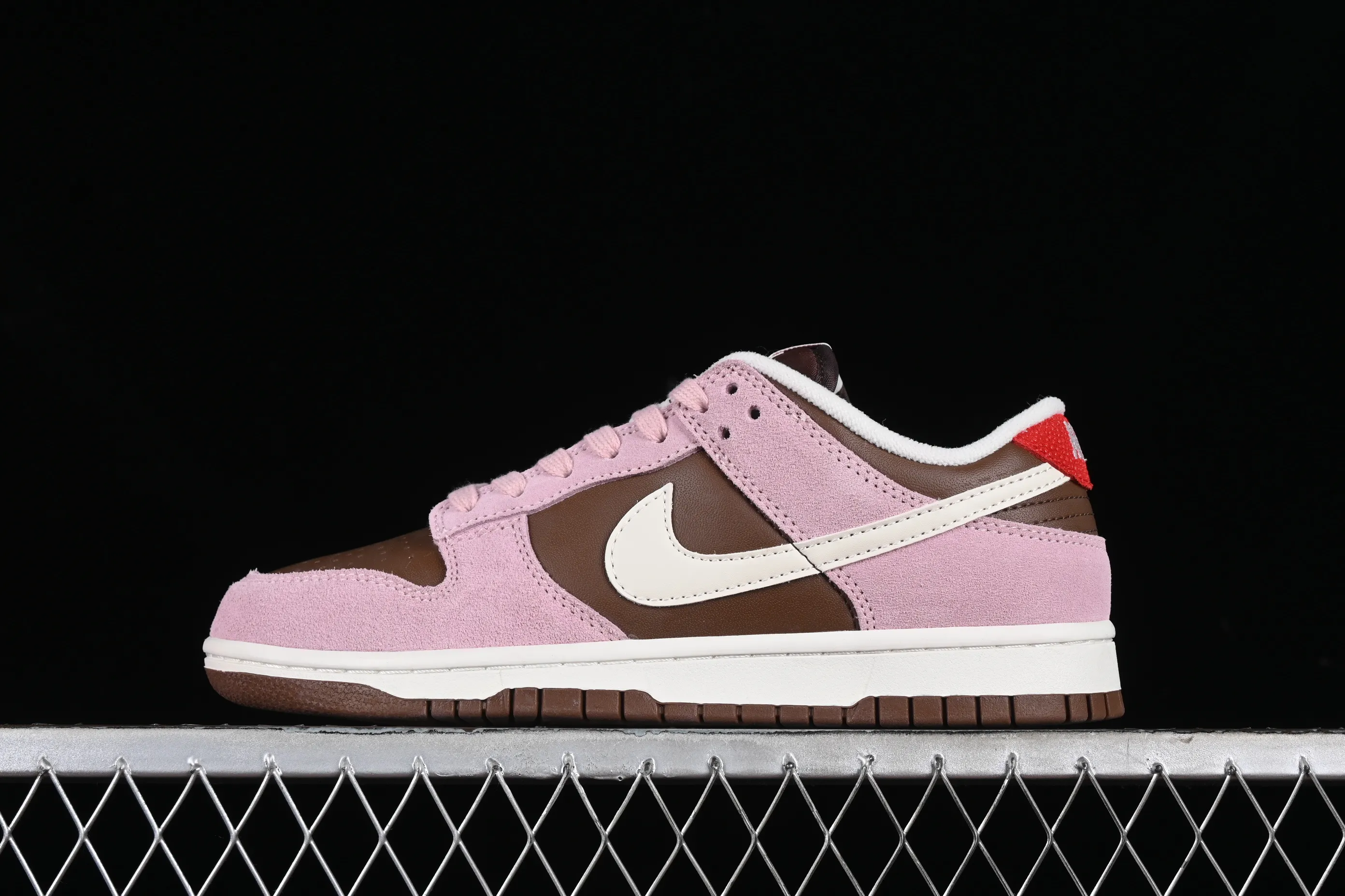 All Categories Nk SB Dunk Series Nk SB Dunk Low Low-top sneakers Stussy x Nk Dunk Low "Neapolitan" Reverse color SB low-top casual sneakers HM0987-200